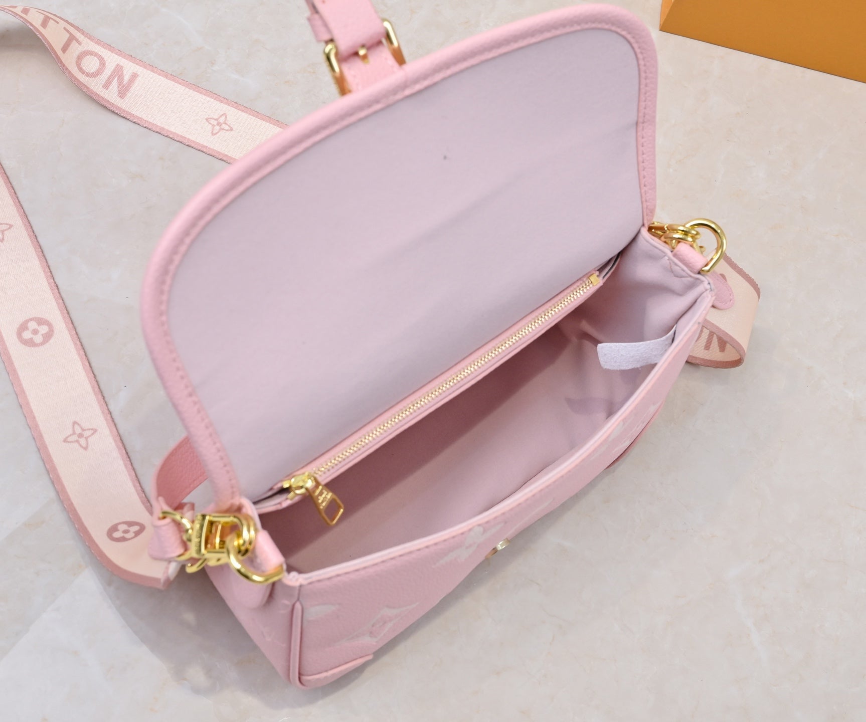 136PE42B Popular leather bag