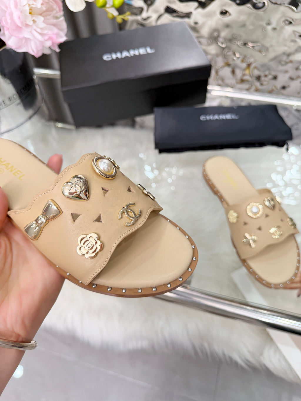 Z2X66C42  Popular high-quality leather slippers