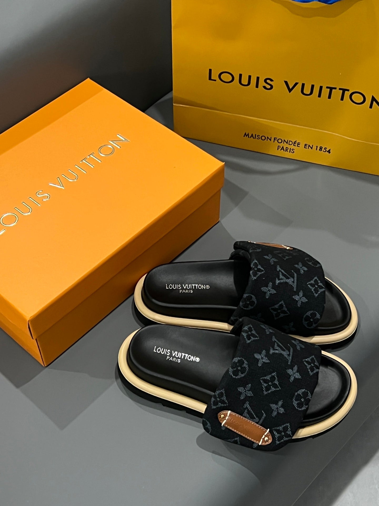 14E73Z Popular Slippers