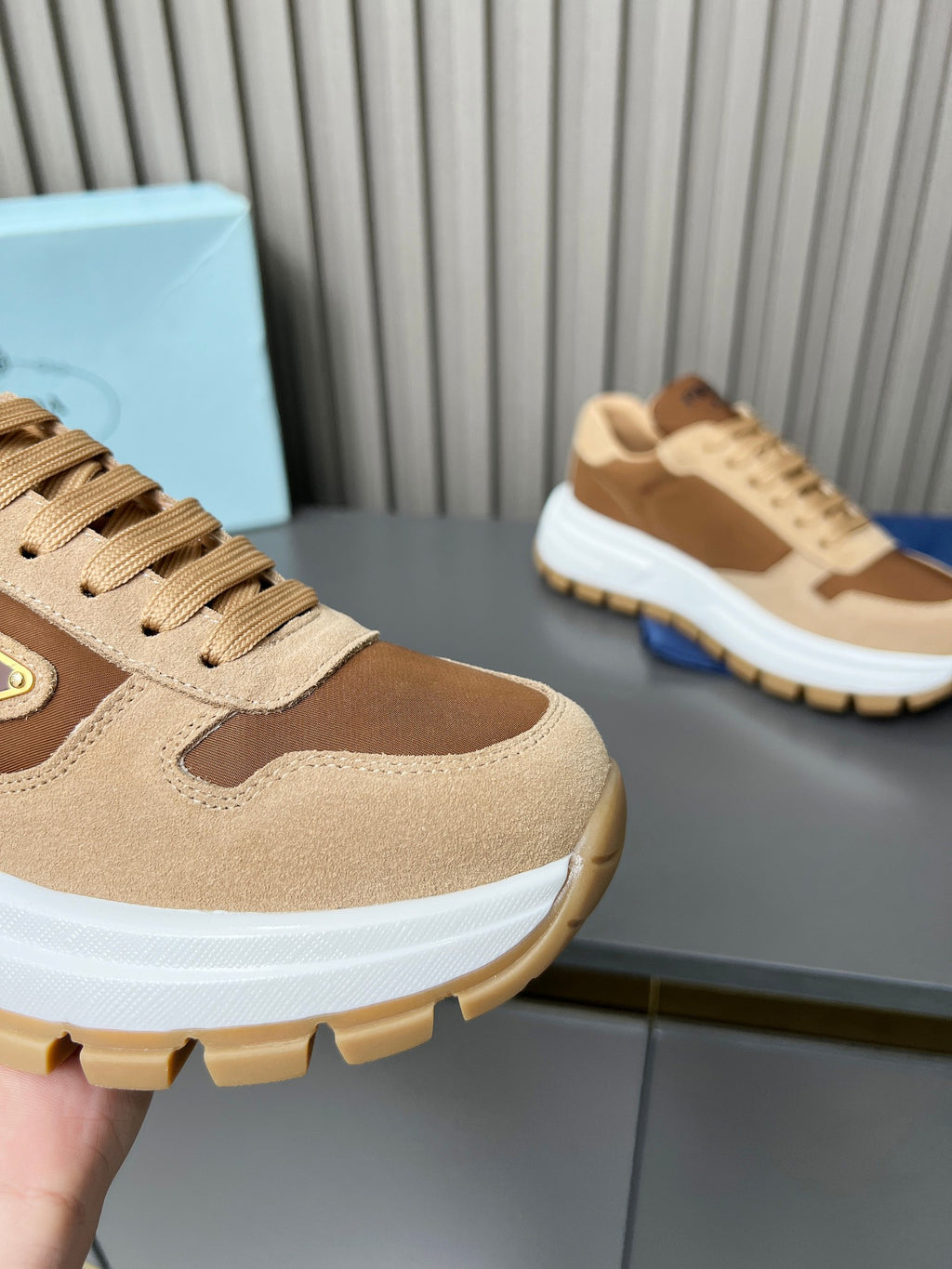 2LPD5X  Popular high-quality shoes