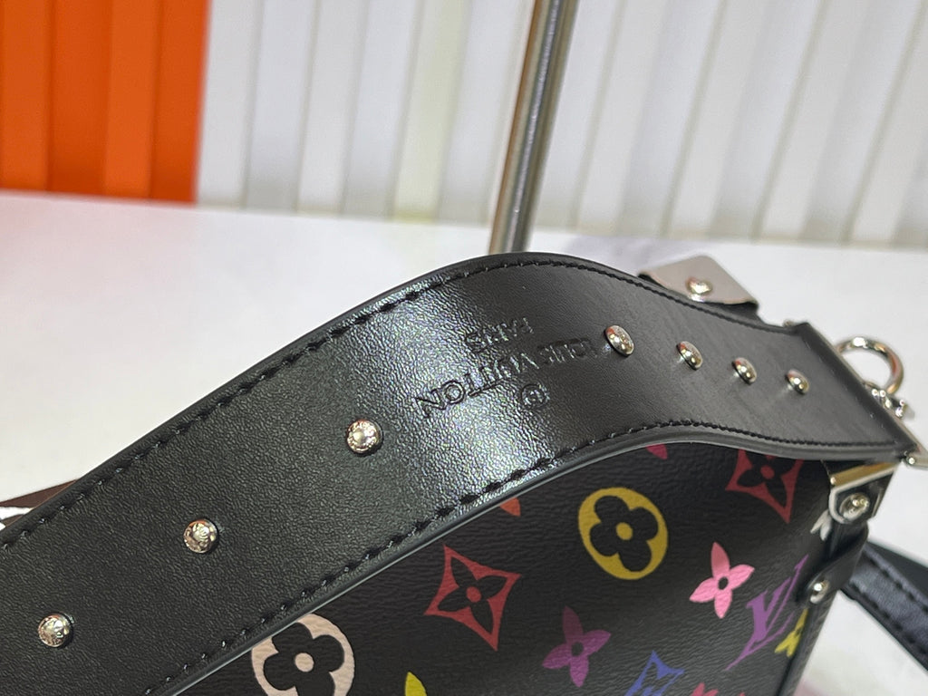 1WE101B Popular leather bag