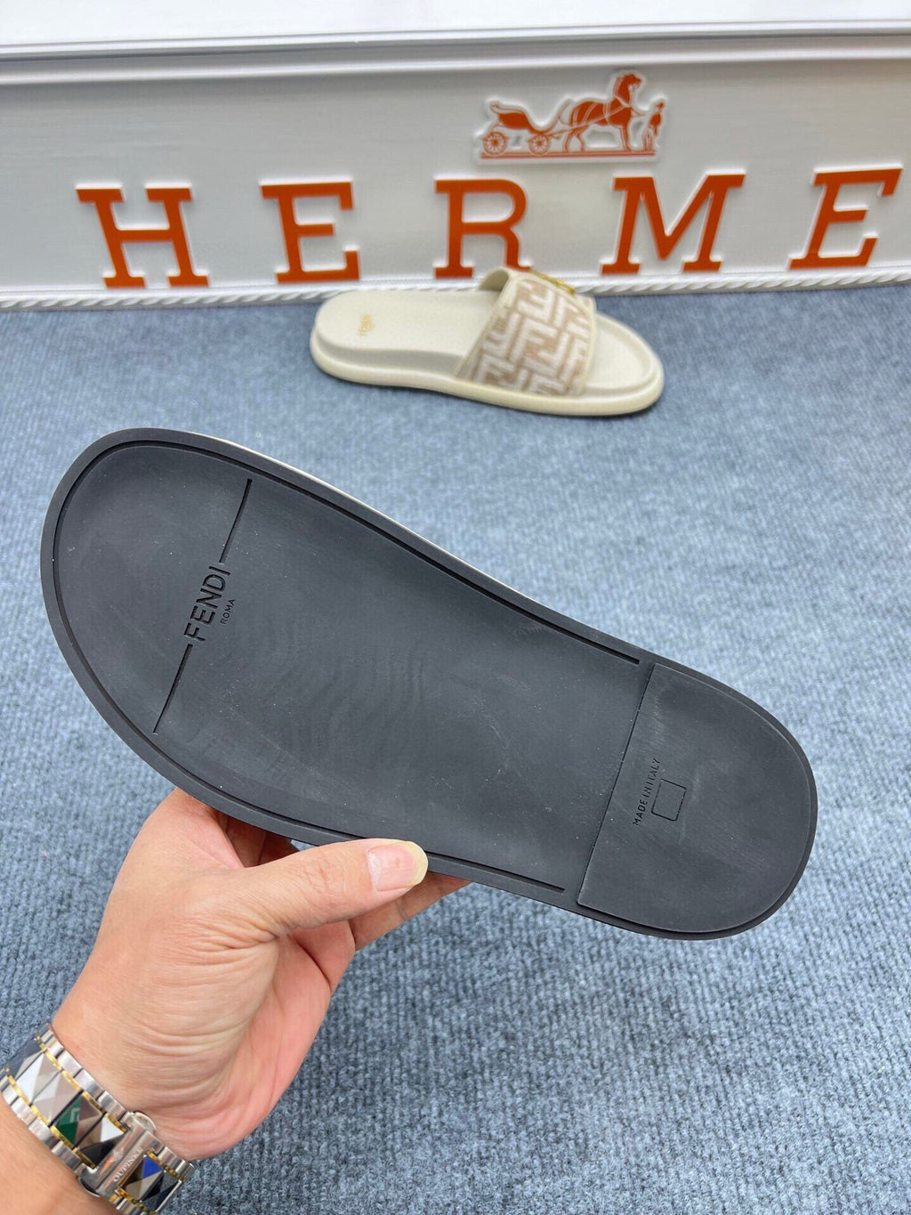 54F37Z Popular slippers