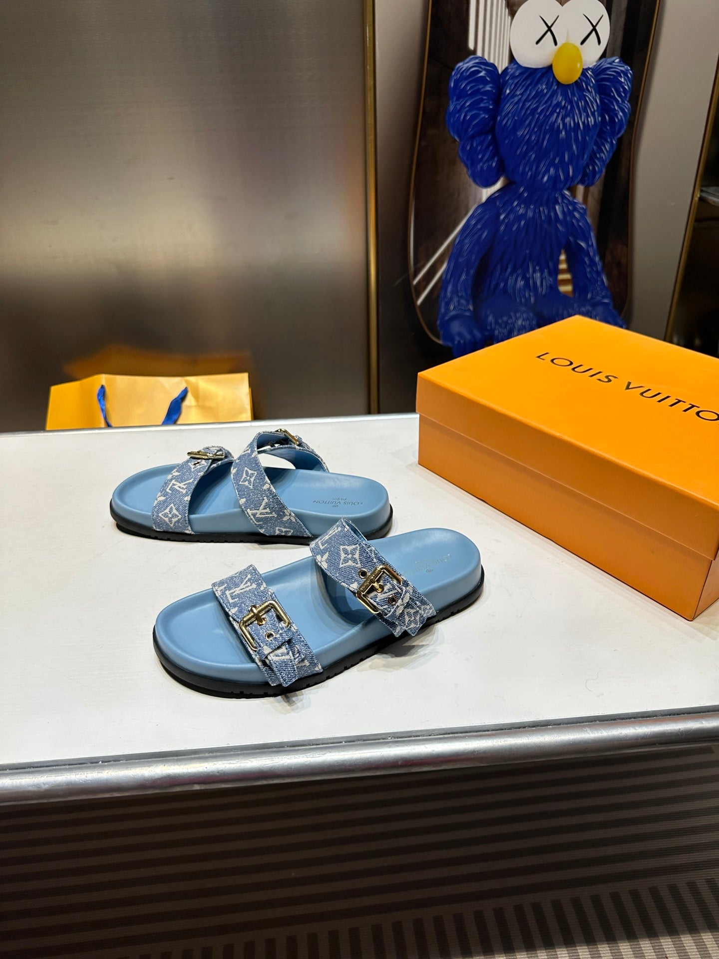14E10Z Popular sandals