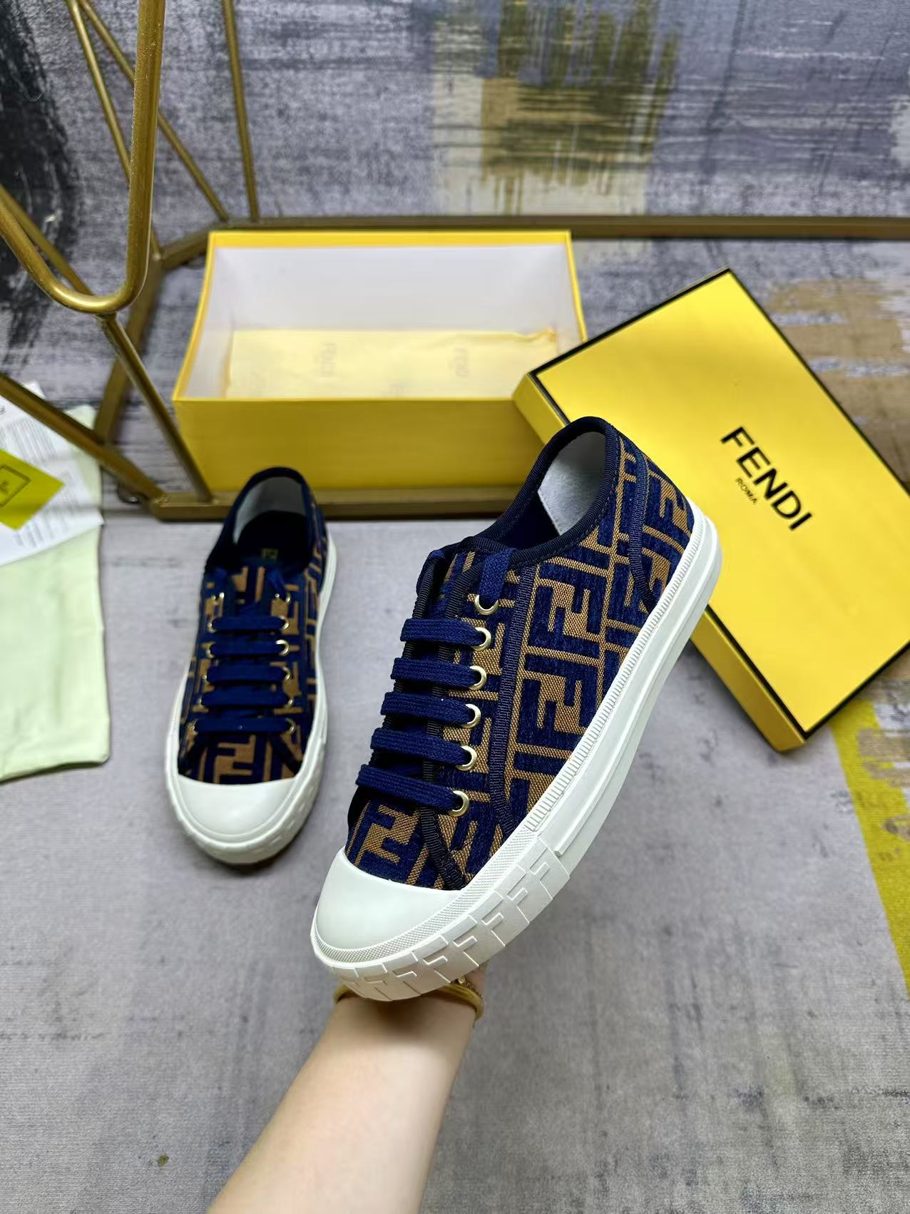 2105QF186Z Popular high-quality  shoes