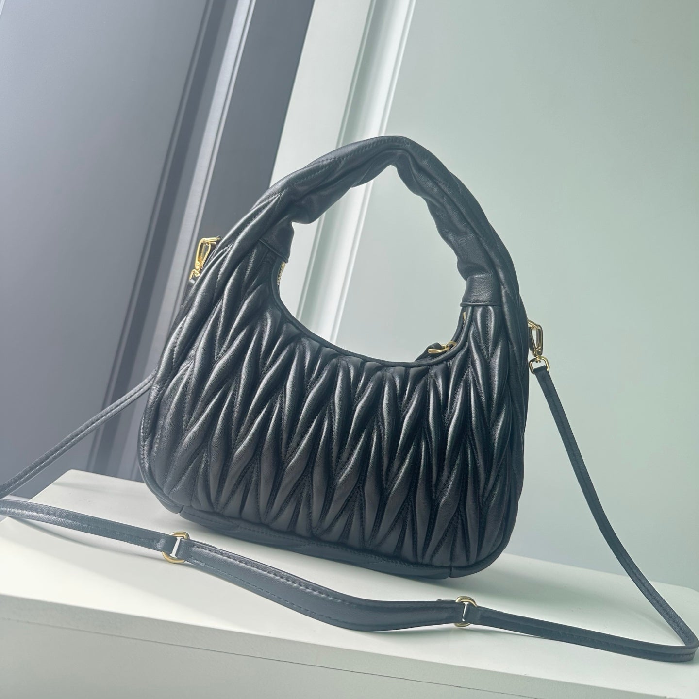 146PA121B Popular leather bag（29x24x10cm）