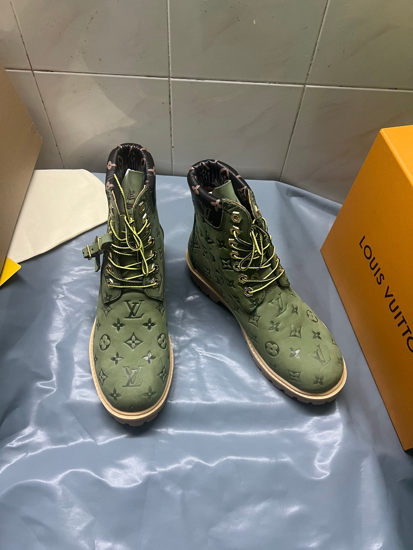 2105QE382Z Popular high-quality leather Boots