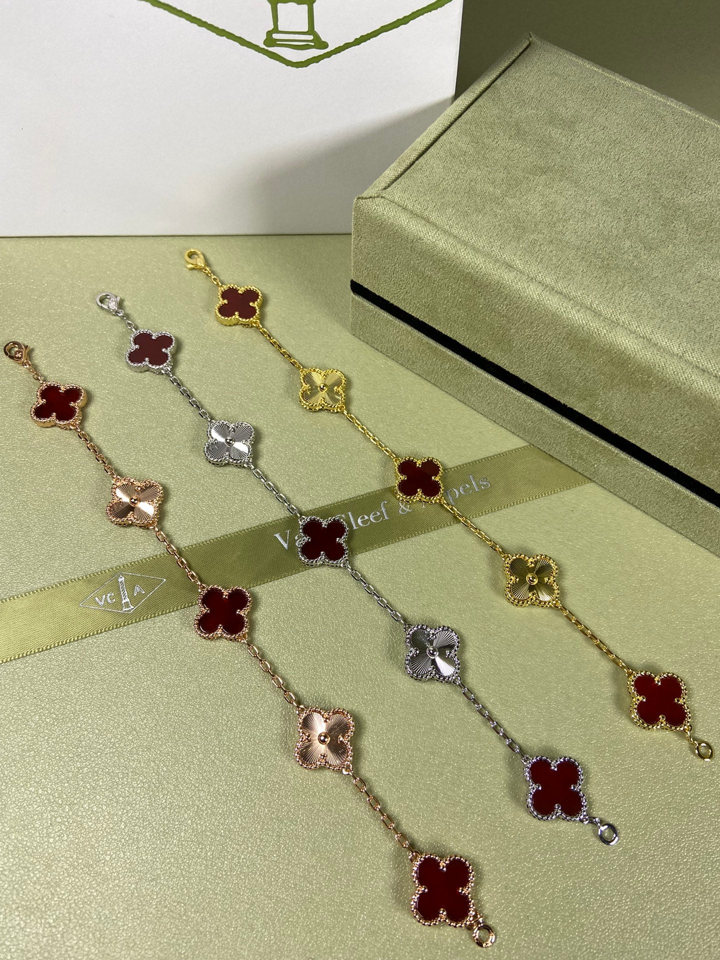 5XVA181K  Popular bracelets  5 flowers normal size1.5cm flower