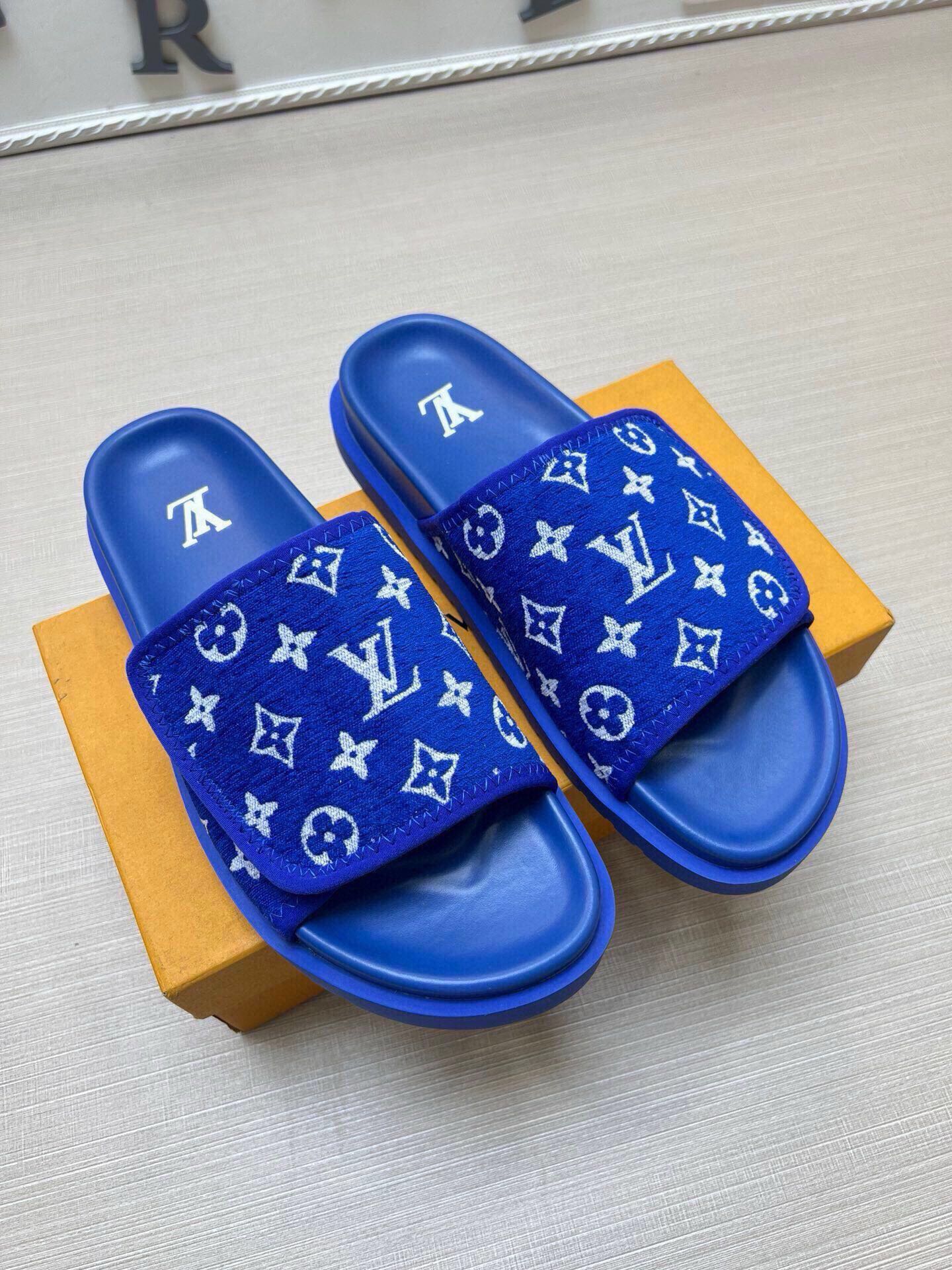 5LE209Z Popular Slippers