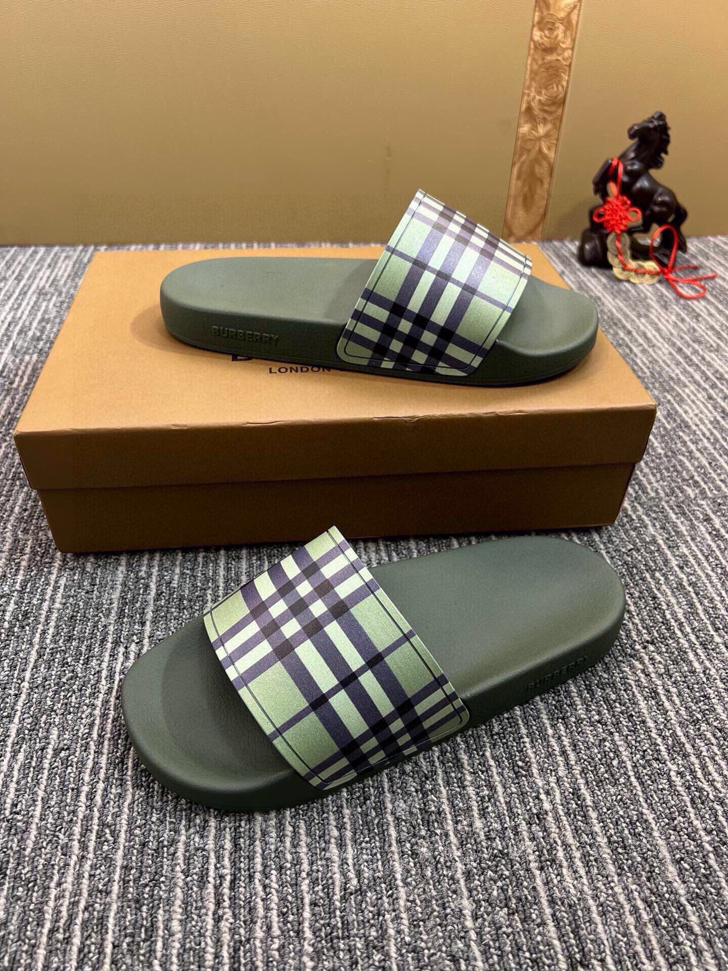 535ZR259Z Popular Slippers