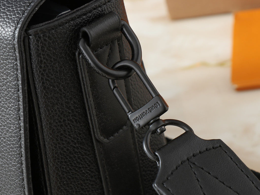 136PE77B Popular leather bag