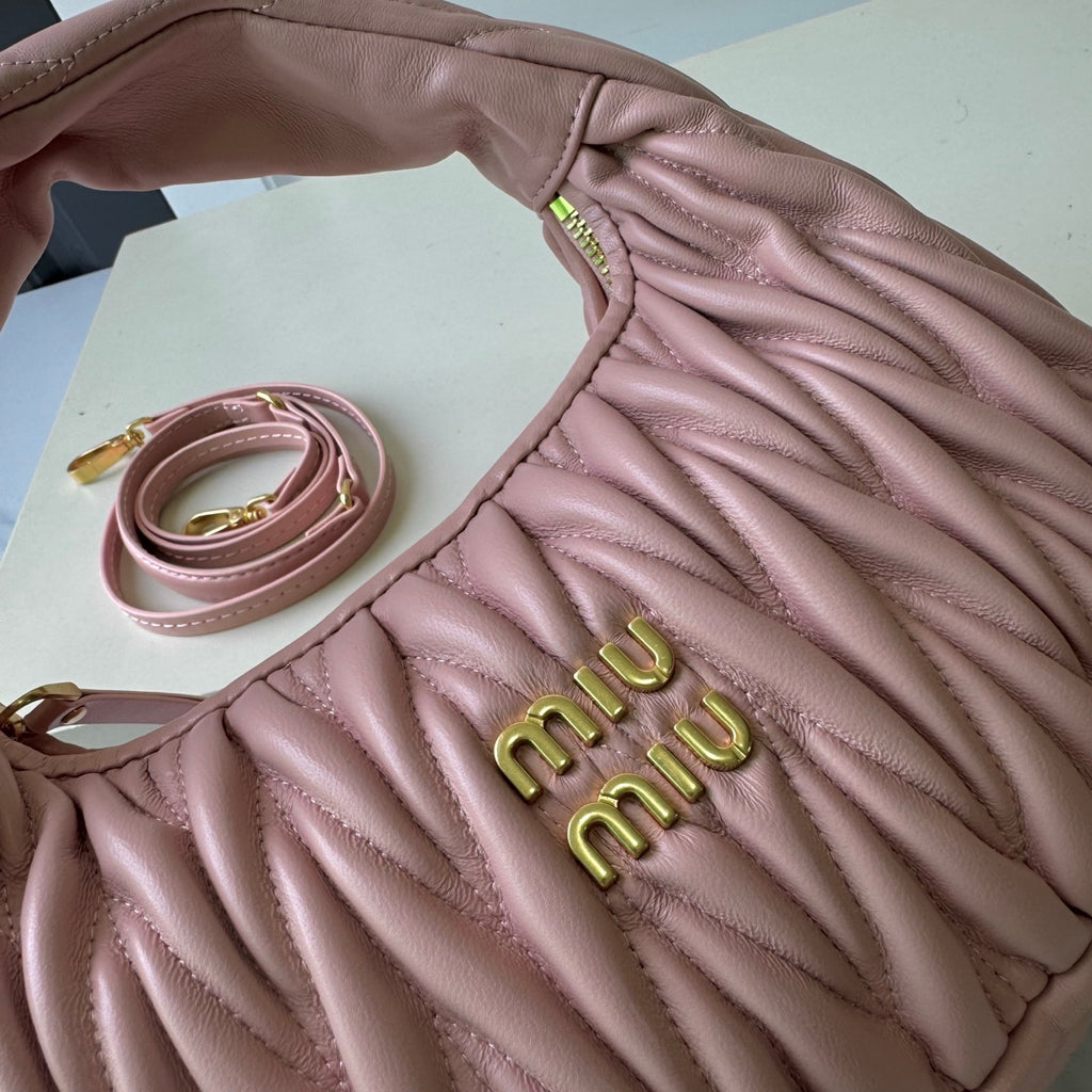 146PA121B Popular leather bag（29x24x10cm）