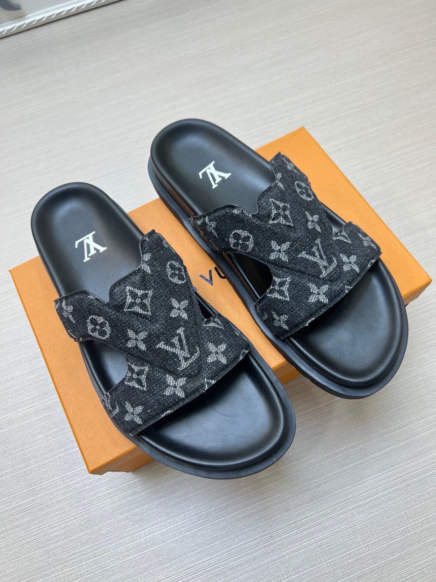 5LE226Z Popular Slippers