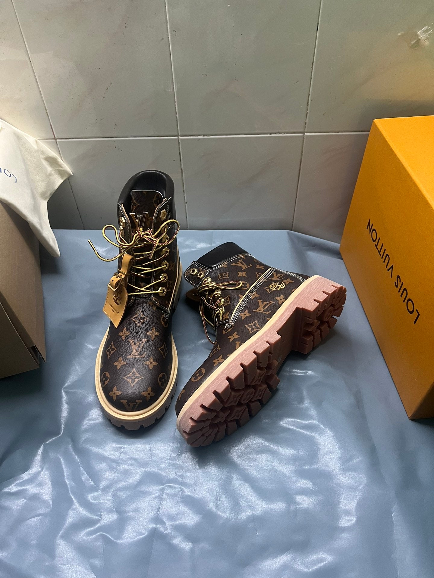 2105QE382Z Popular high-quality leather Boots
