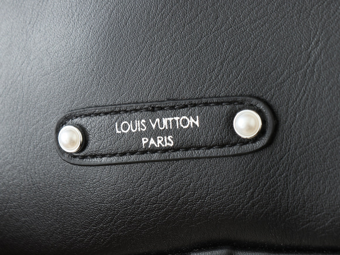 146PE108B Popular leather bag