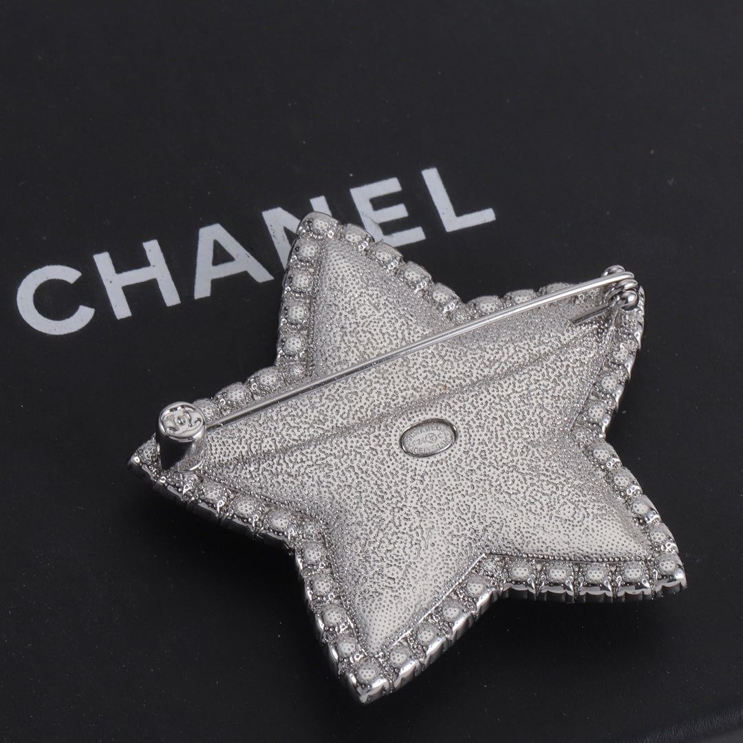 14C1082X    Popular  Brooch