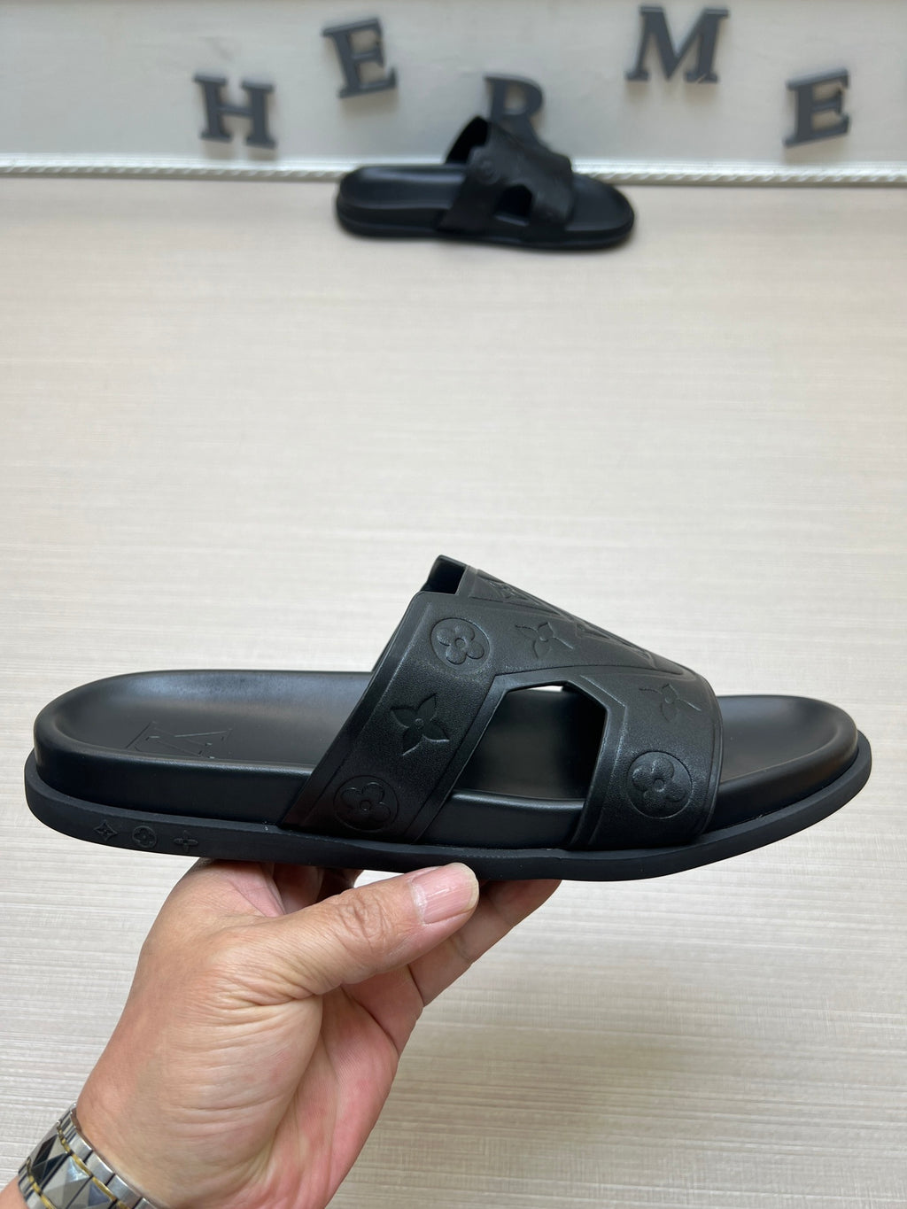 54E66Z Popular slippers