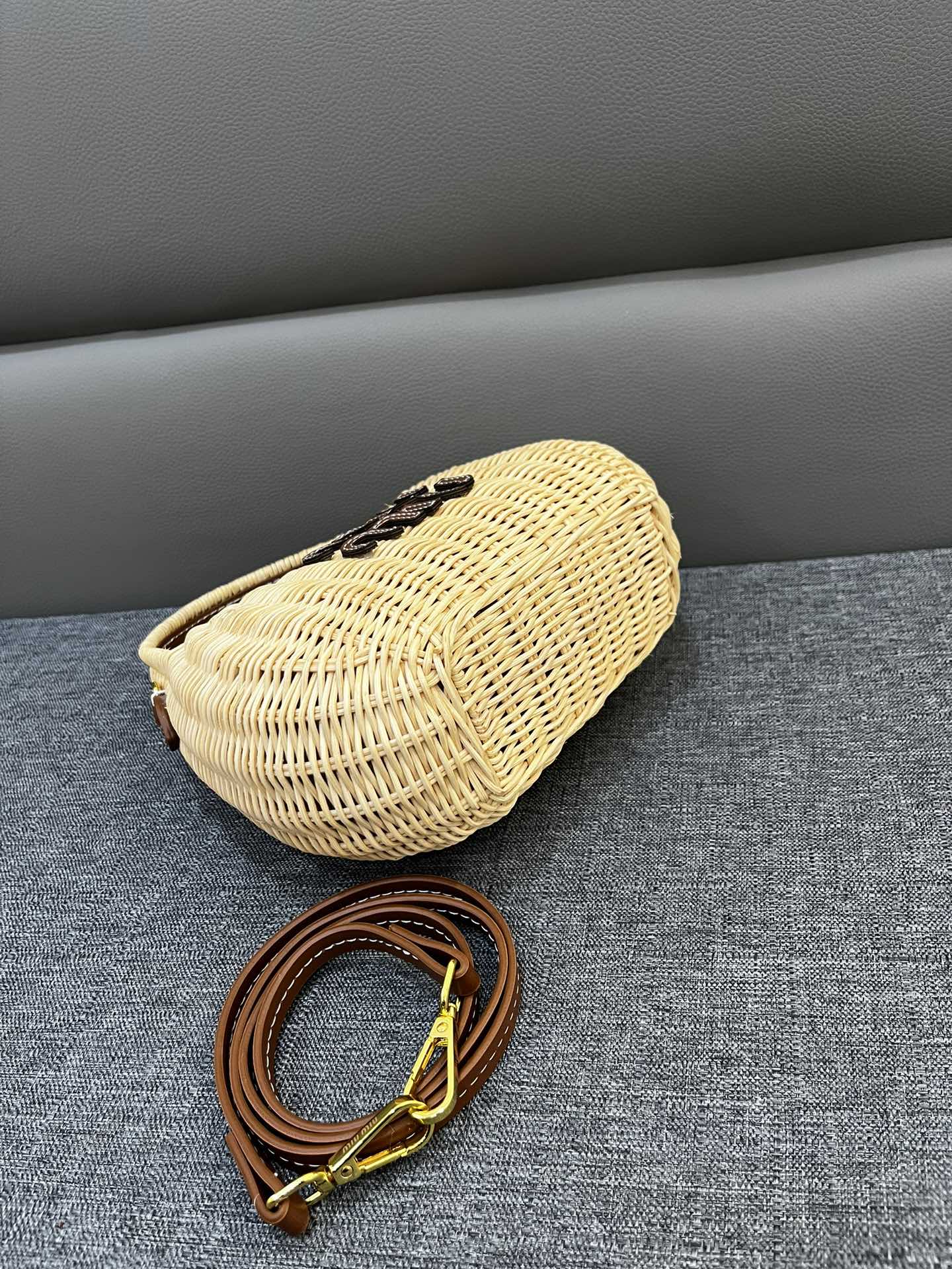 B1P46A119 Popular woven bag