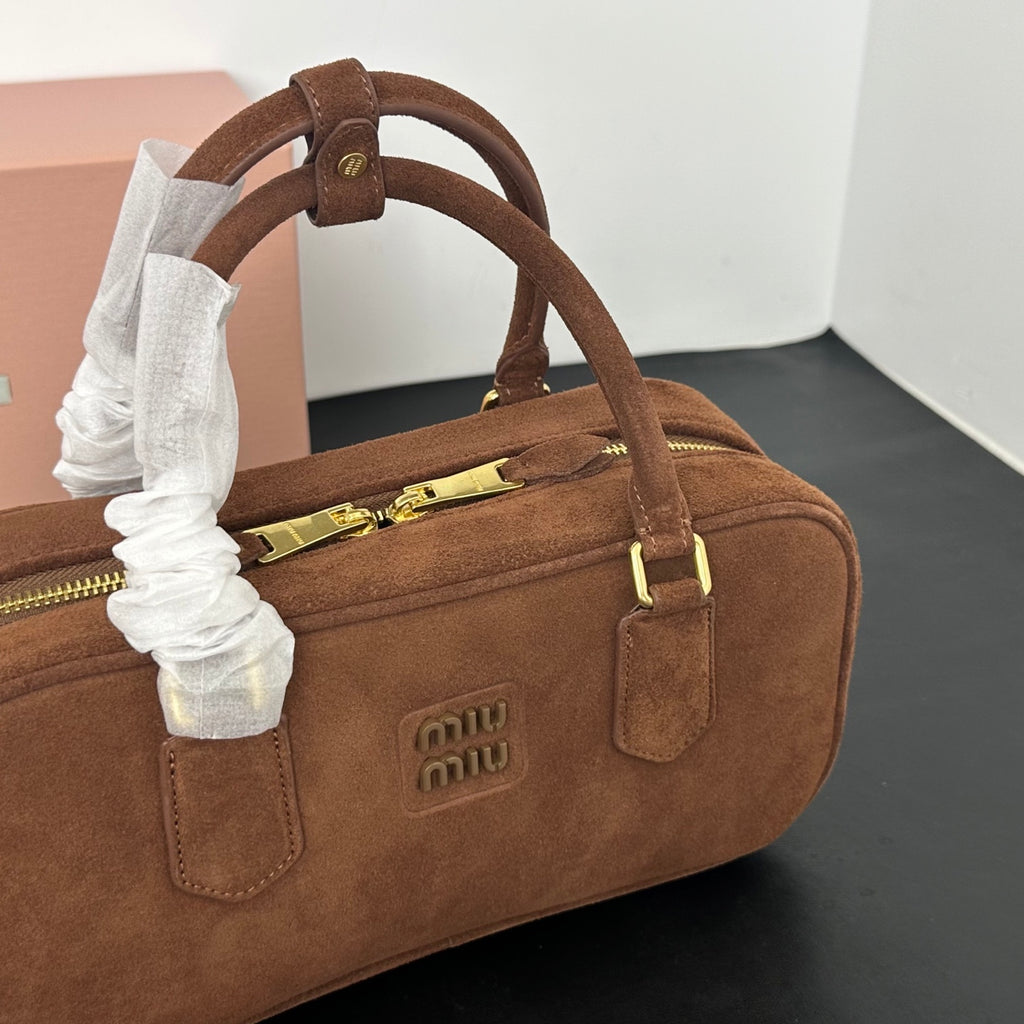 B1P46A153 Popular leather bags