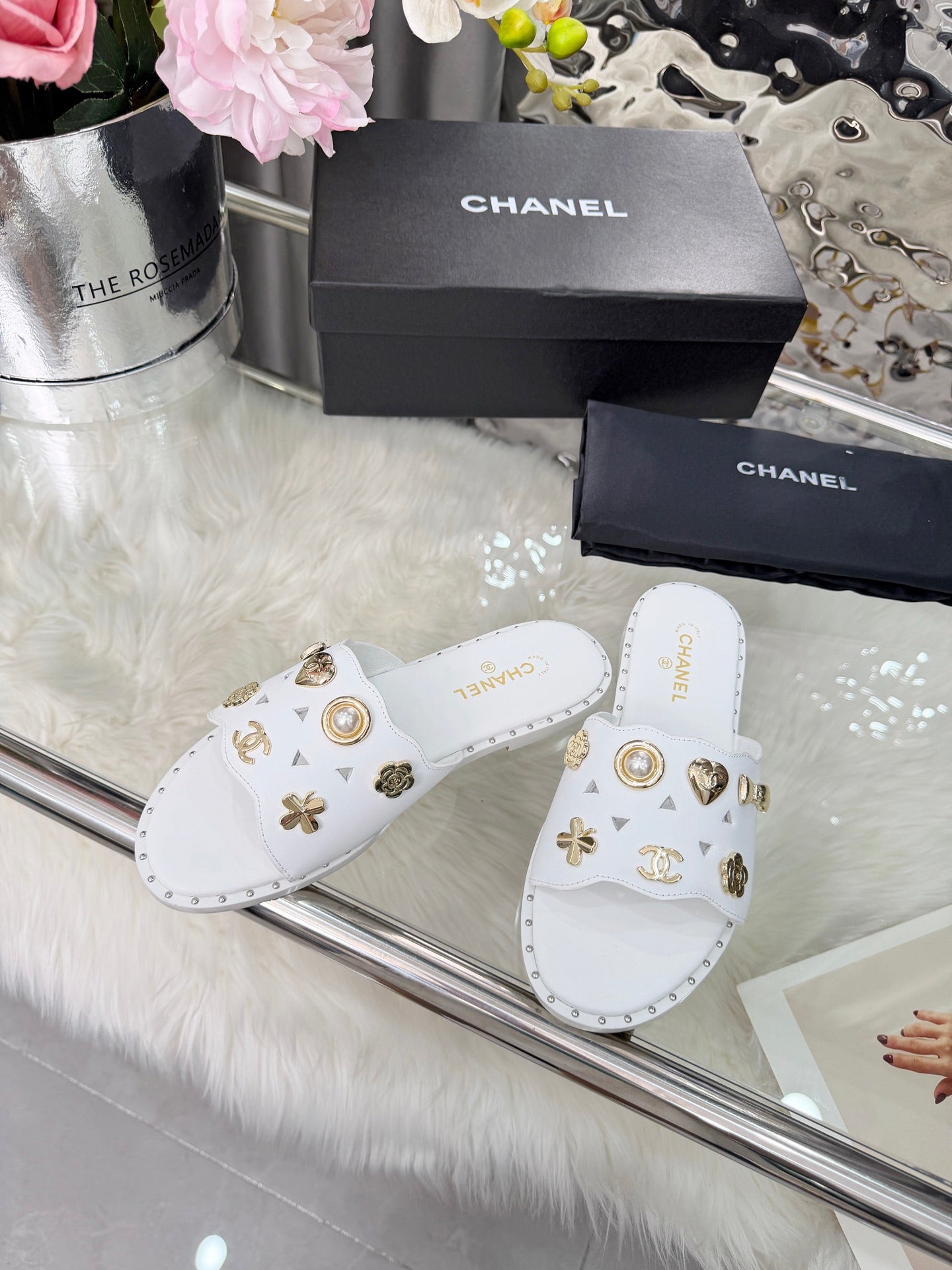Z2X66C42  Popular high-quality leather slippers