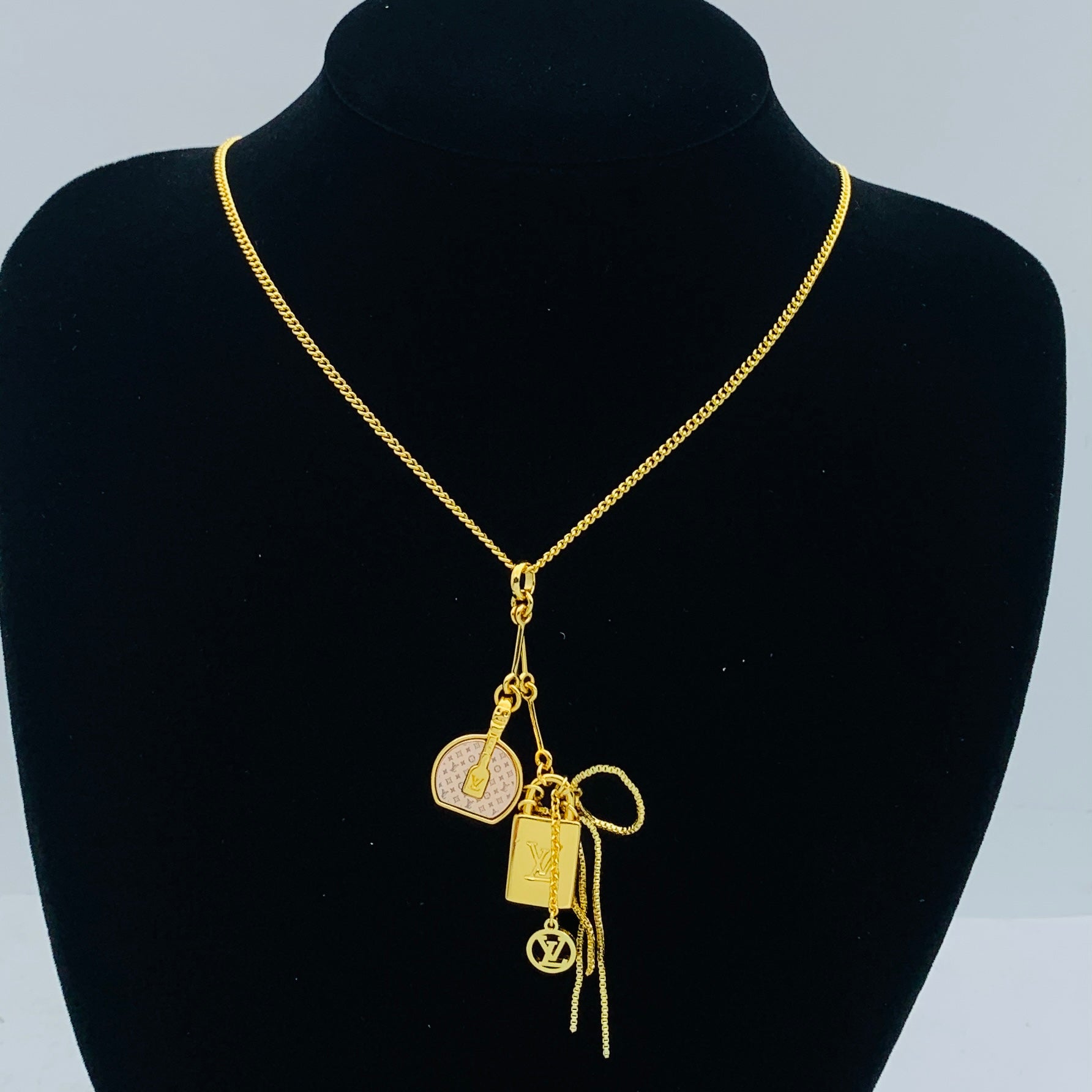 15QE73X Popular Necklace