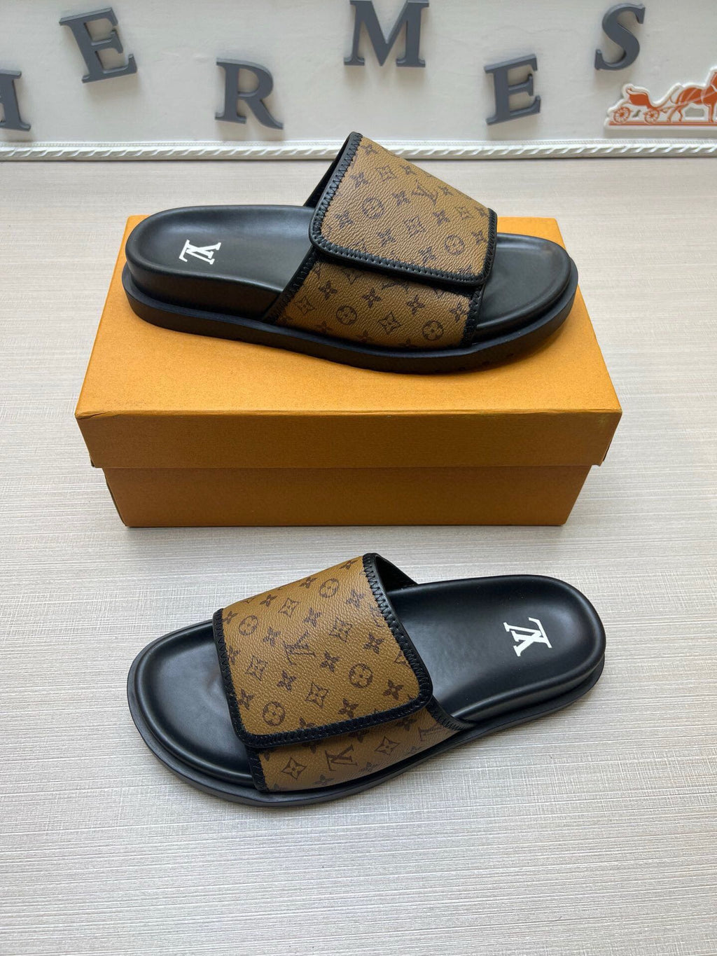5WE246Z Popular Slippers