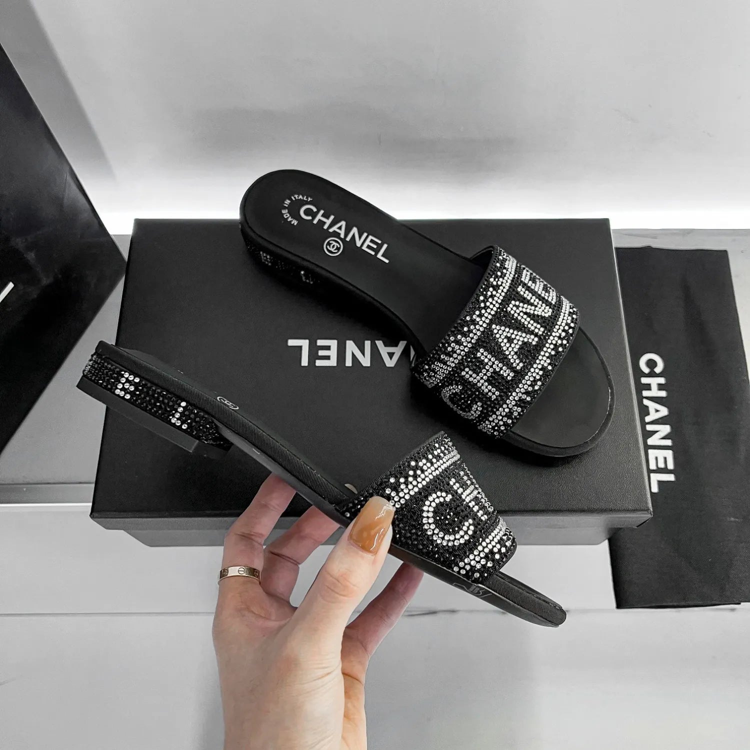 14C57Z Popular sandals