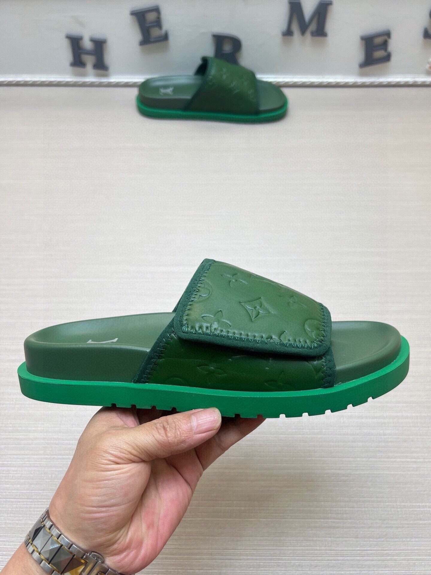5LE210Z Popular Slippers