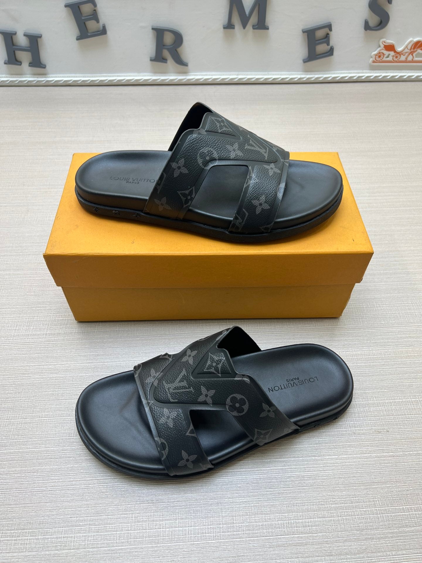 54E111Z Popular slippers