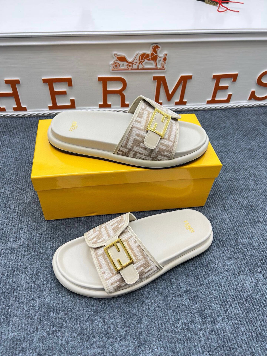 54F37Z Popular slippers