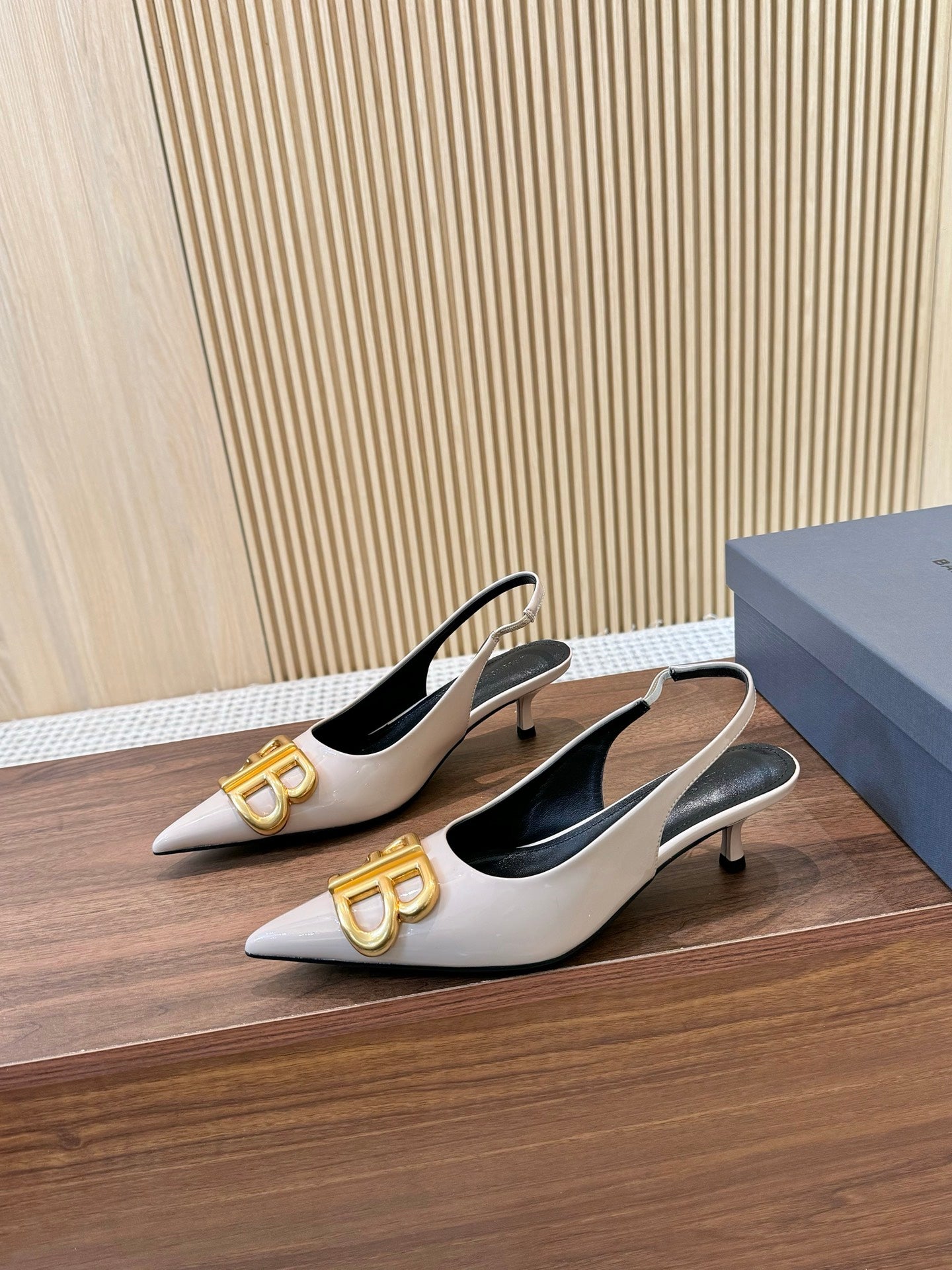 255QJ45Z Popular  leather High heels