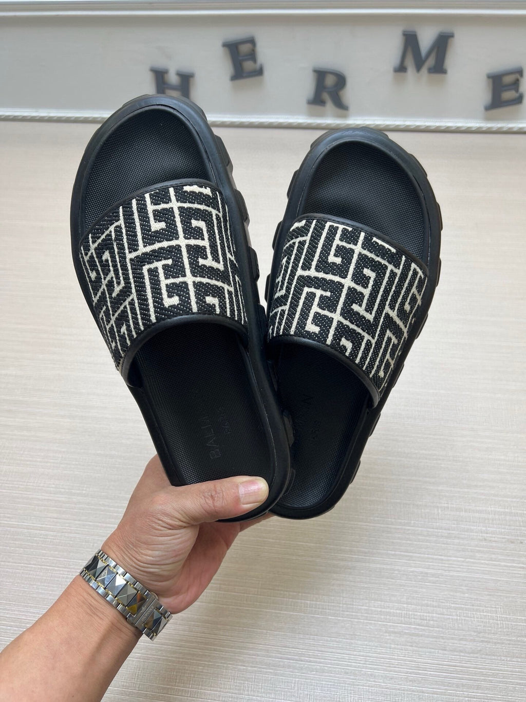 54A21Z Popular slippers