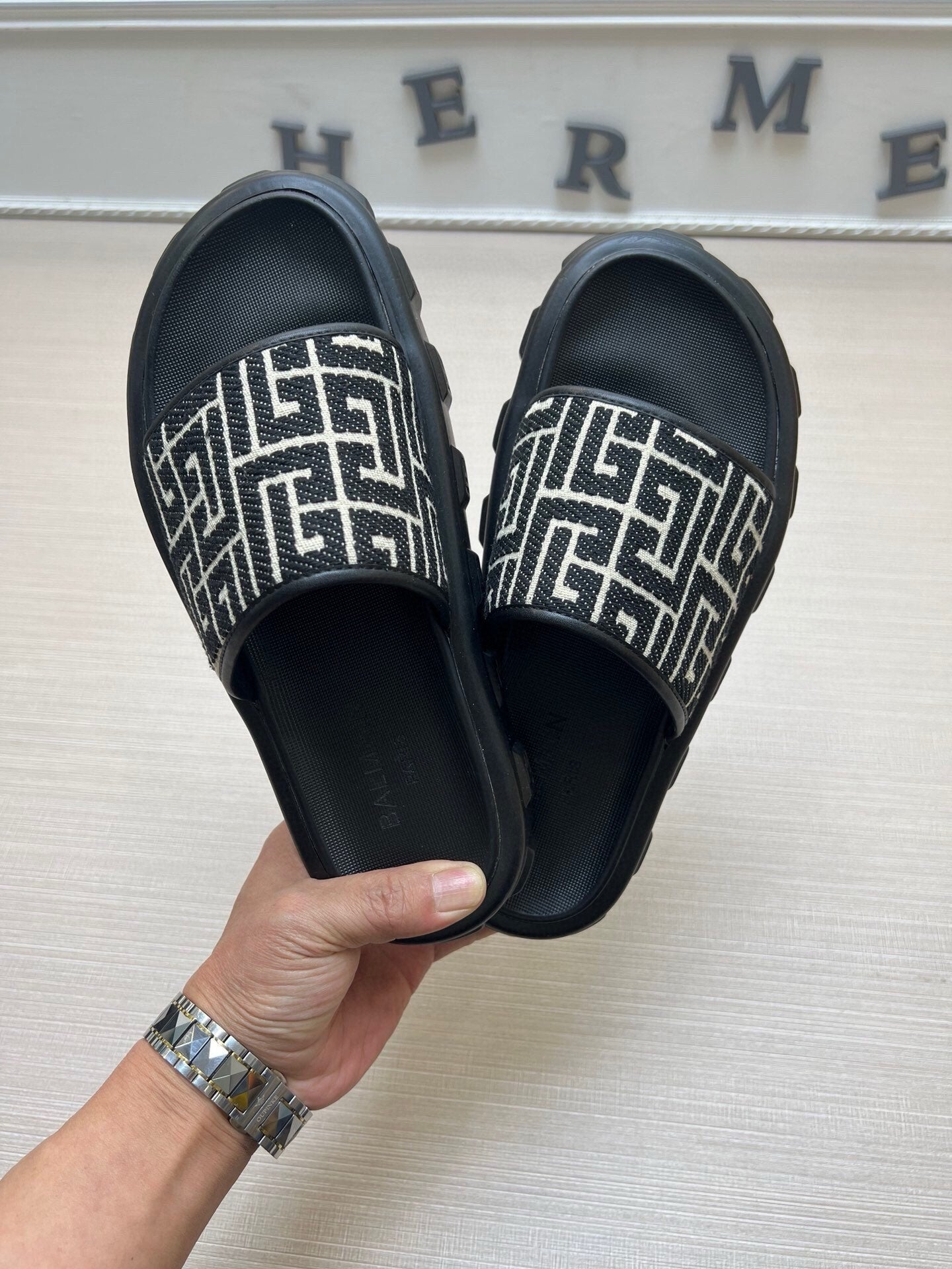 54A21Z Popular slippers