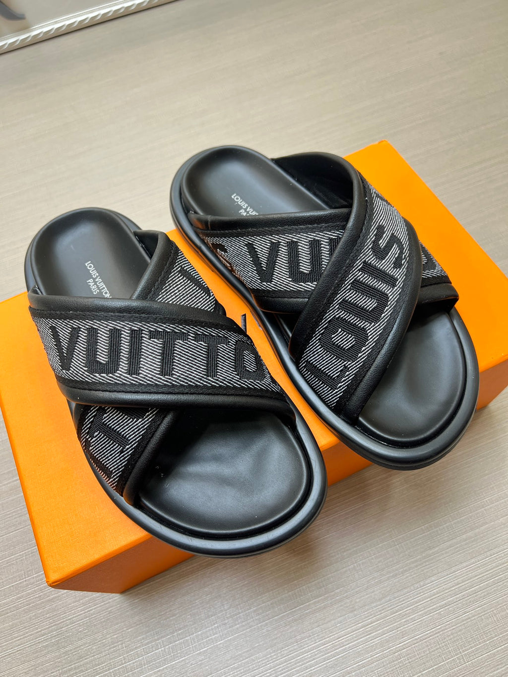 535ZE273Z Popular Slippers