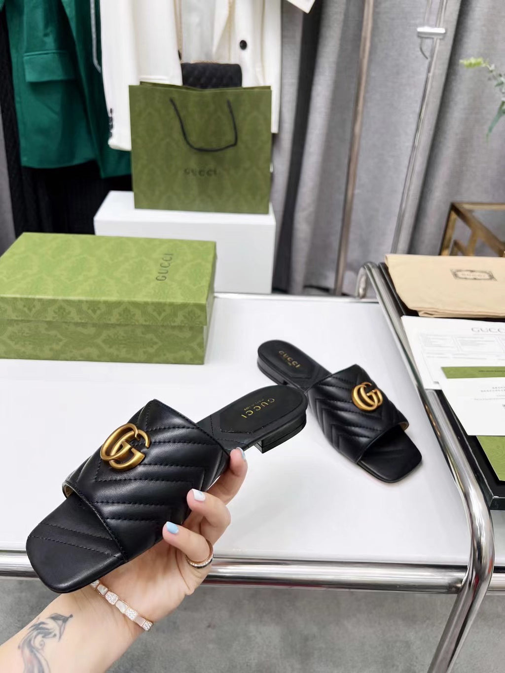 Z2X66B48 Popular high-quality leather slippers