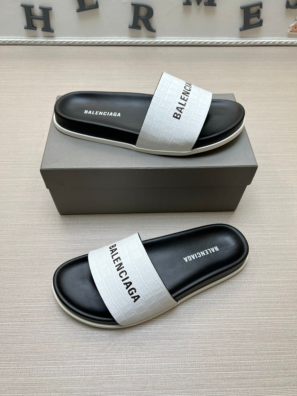 54J99Z Popular slippers