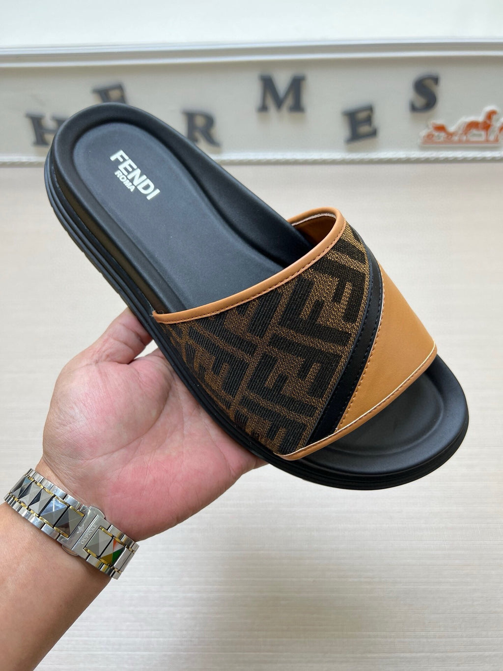 5LF223Z Popular Slippers