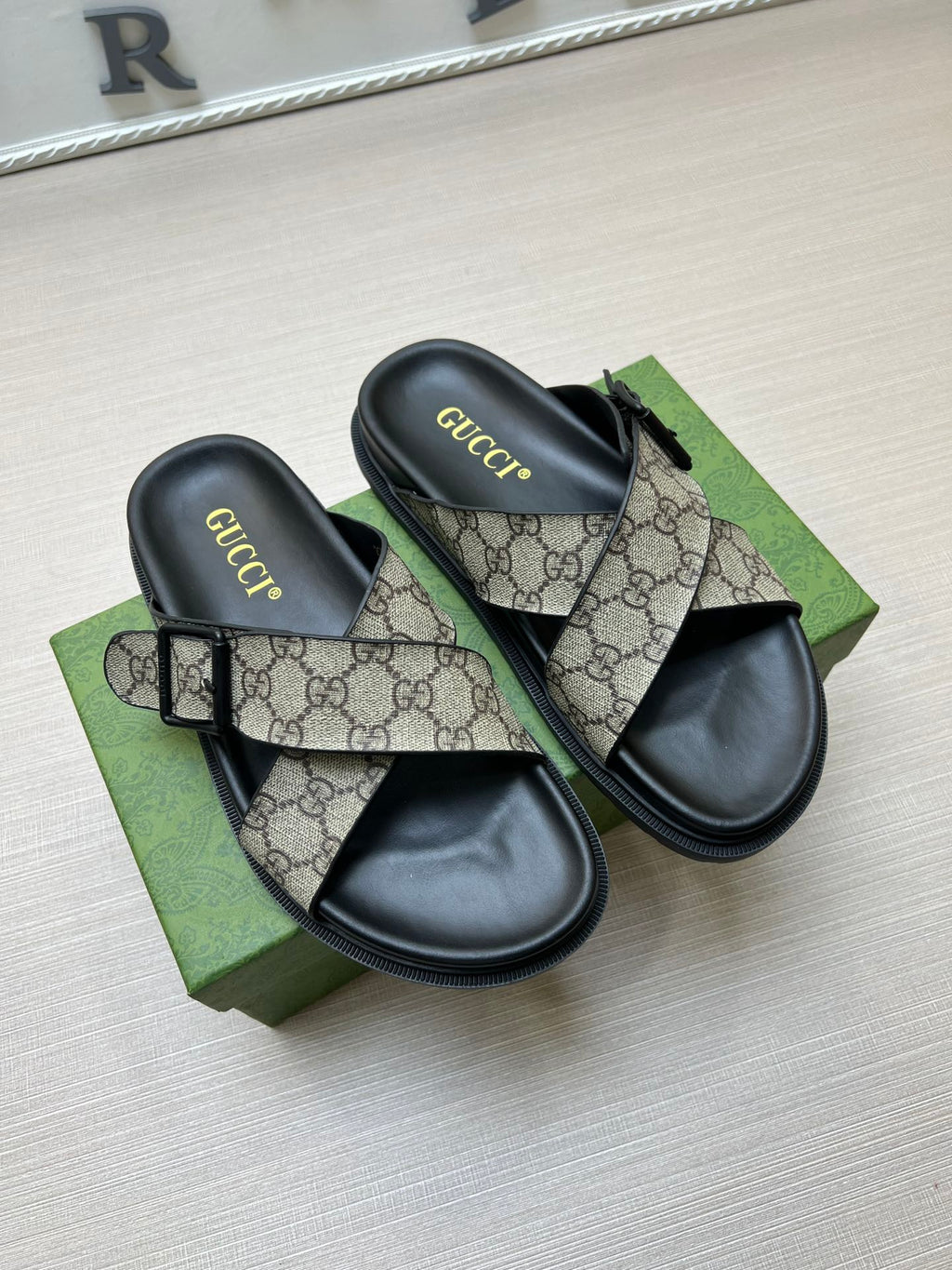 54B90Z Popular slippers