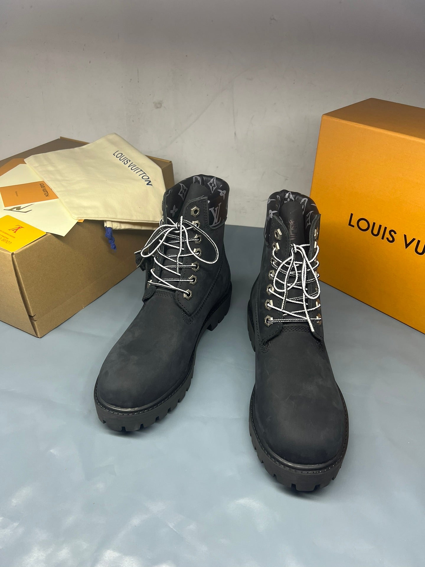 2105QE383Z Popular high-quality leather Boots