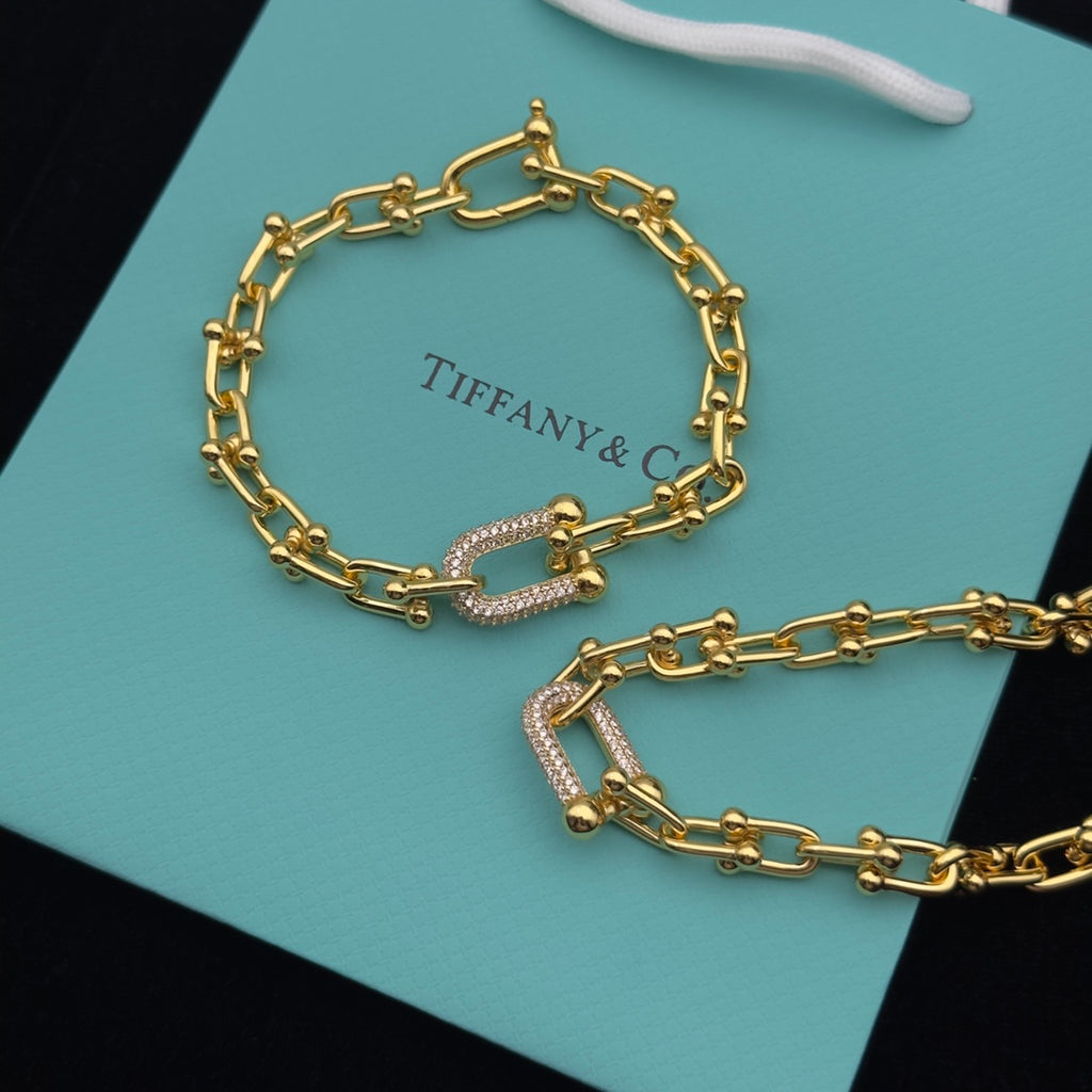 8XT31X  Popular    Earring Bracelets Necklaces