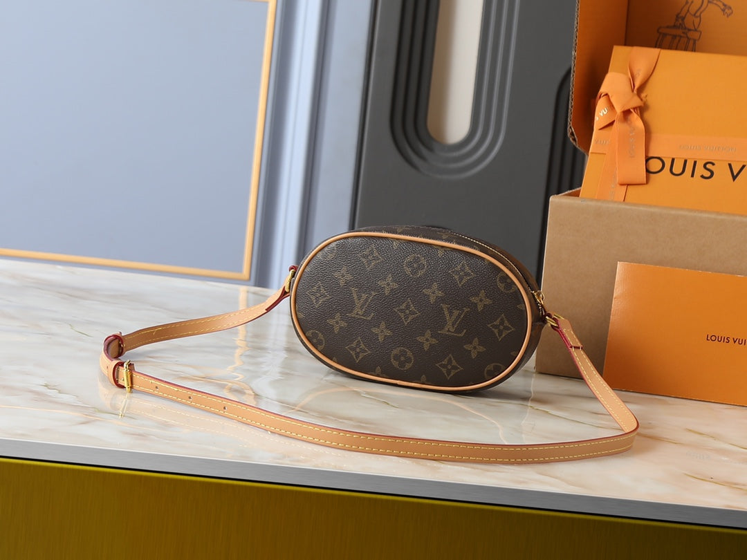 146PE113B Popular leather bag