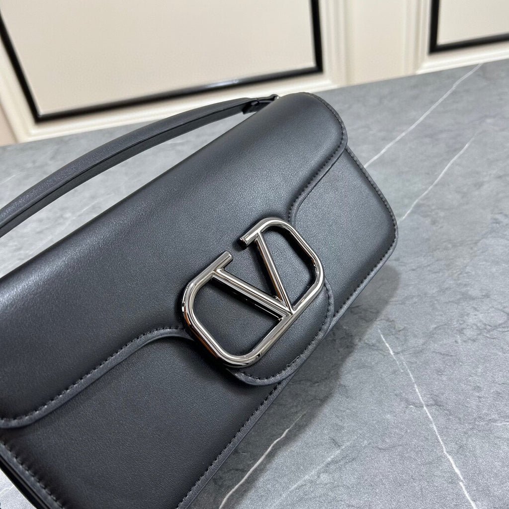 155NVL5B Popular leather bag