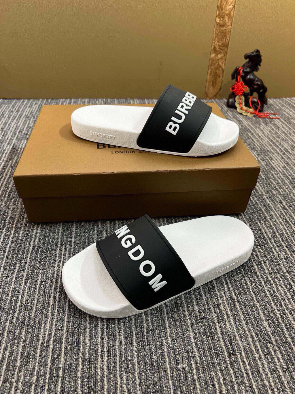 535ZR256Z Popular Slippers