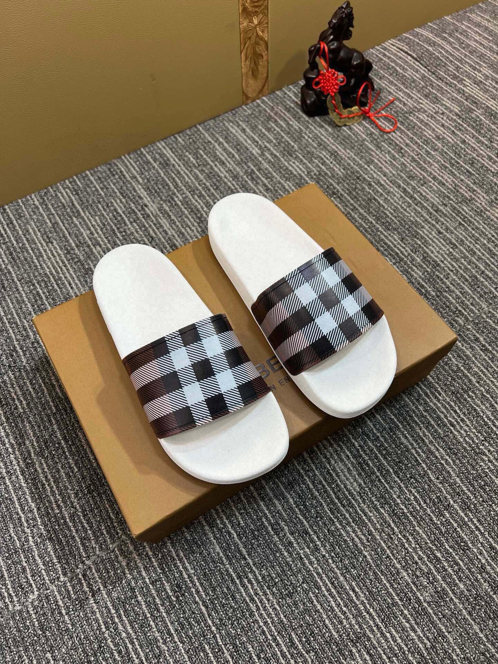 535ZR261Z Popular Slippers