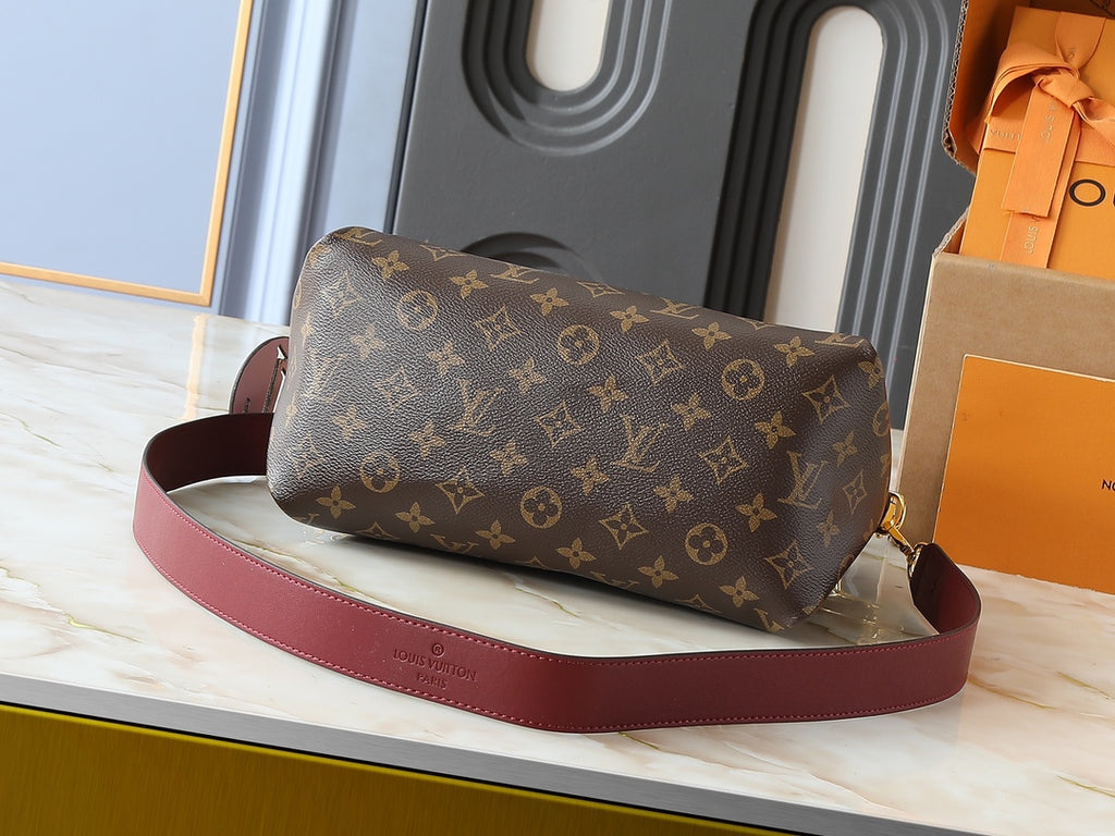 146PE79B Popular leather bag