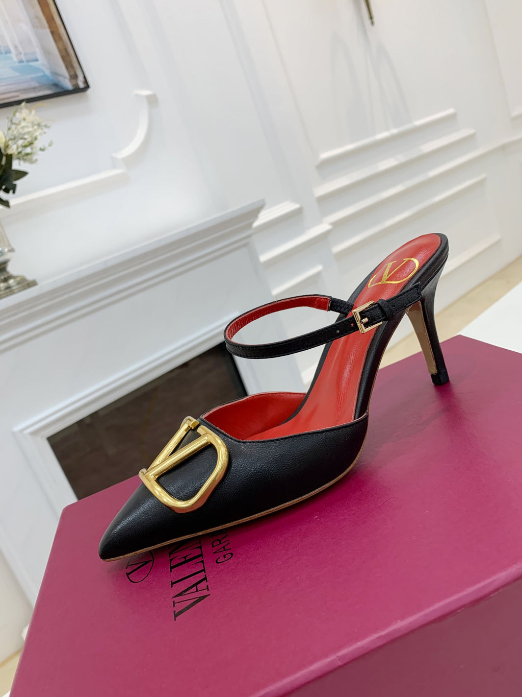2YVL28Z Popular leather  High heels