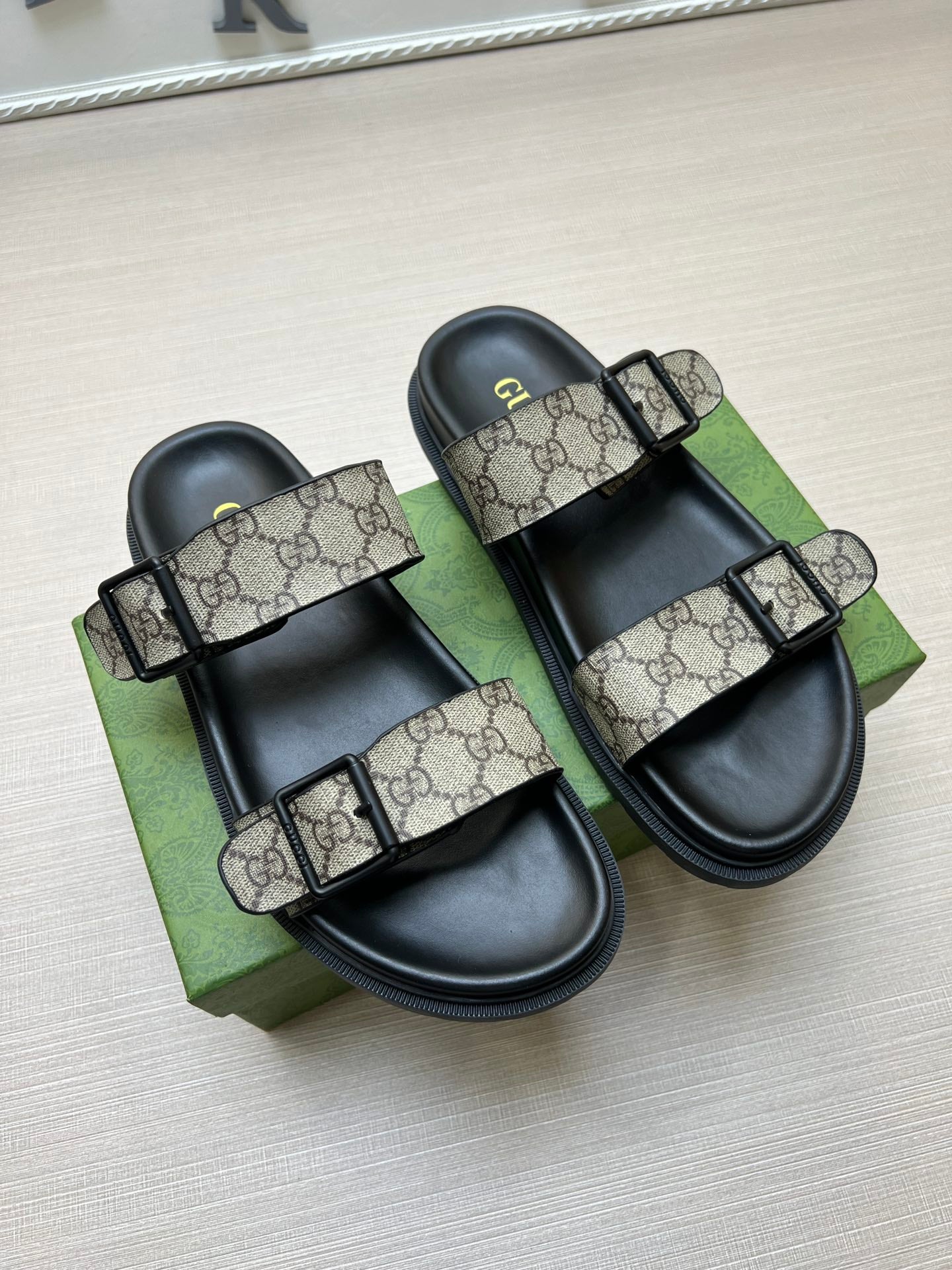 54B90Z Popular slippers