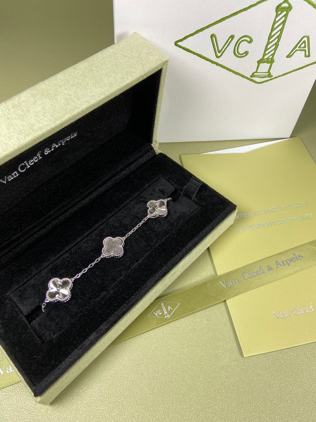 5XVA181K  Popular bracelets  5 flowers normal size1.5cm flower