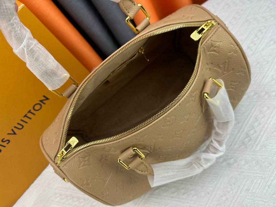 156XE29B Popular leather bag