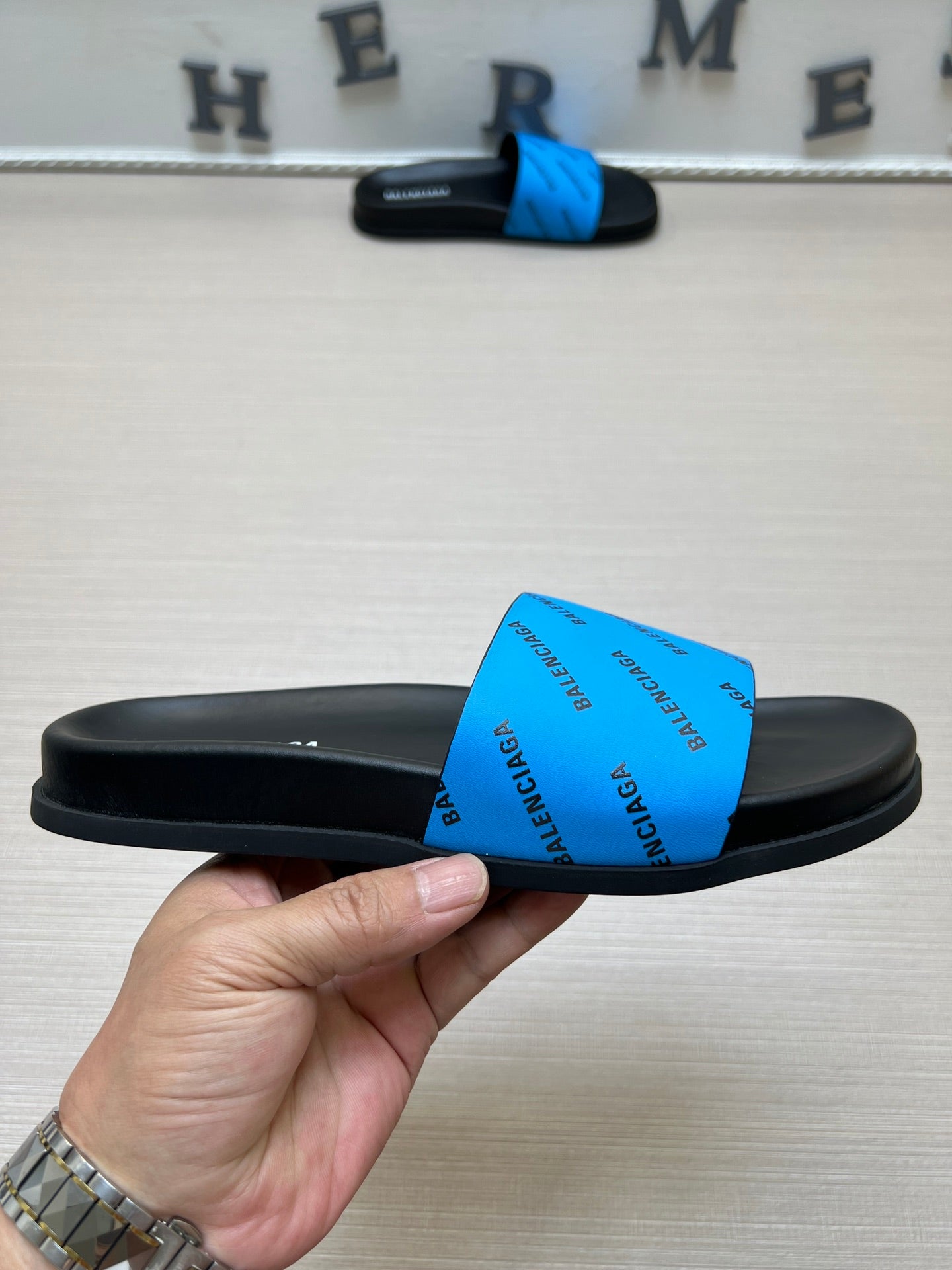54J99Z Popular slippers