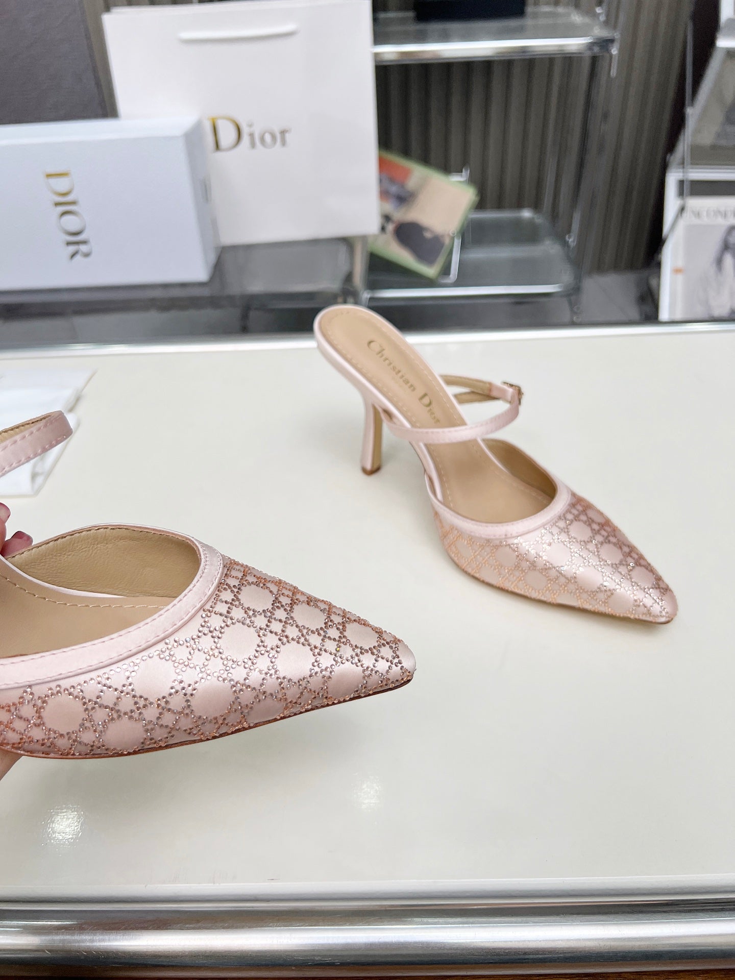 295QD117Z Popular high-quality leather  High heels